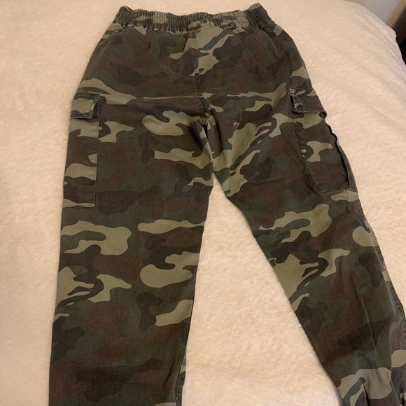 Camo Joggers - Picture 3 of 3
